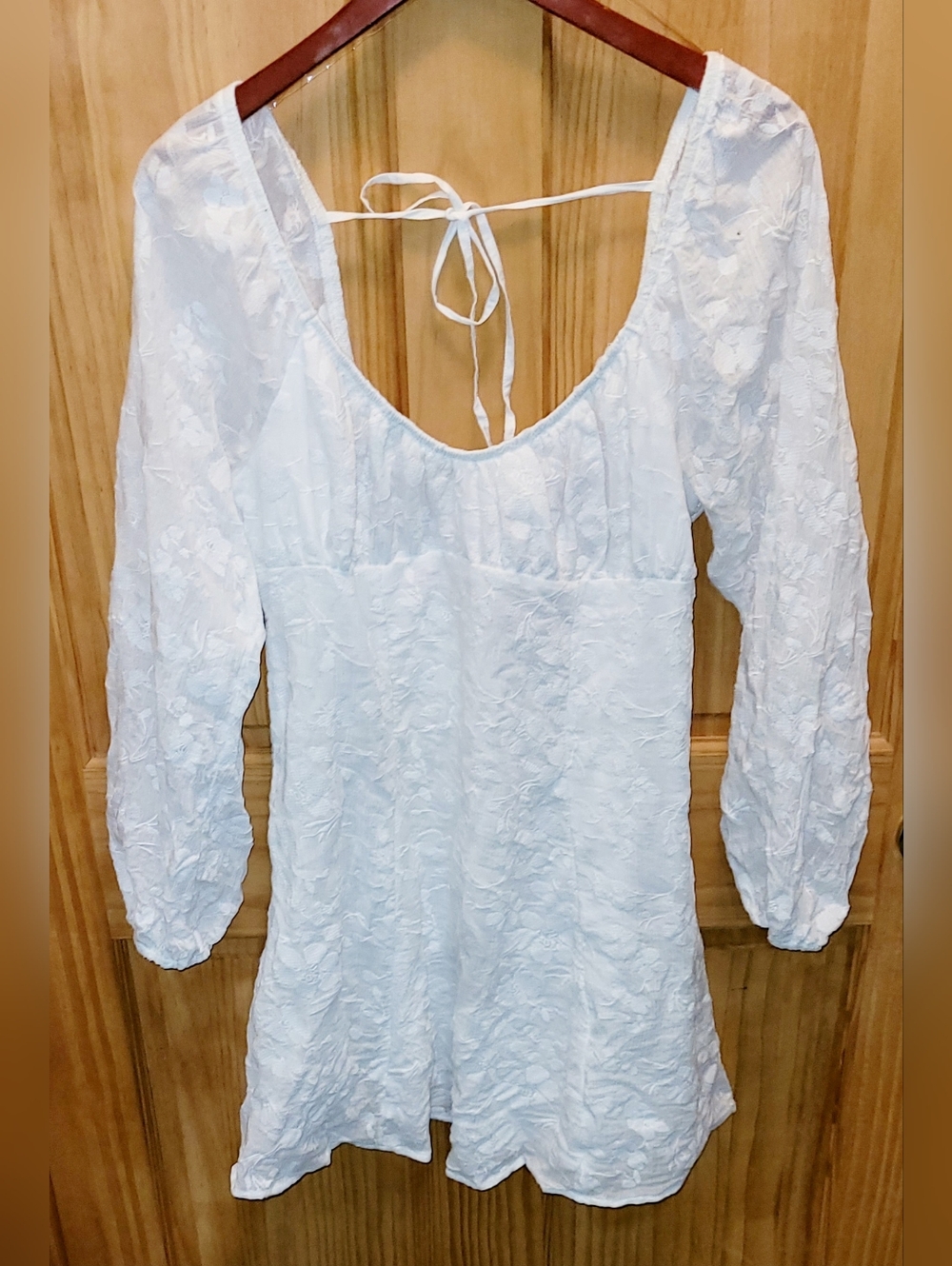 White Flower Pattern Long Sleeve Mini Dress. Zip and Tie in The Back Size Large